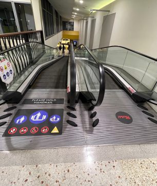 travelator_warning_decal